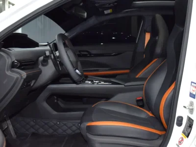 2025 Changan UNI-V 2.0-liter turbocharged 4-cylinder Petrol Engine White Black Sedan GCC