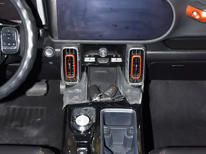 2023 Haval Dargo High Deluxe 2.0-liter Turbocharged 4-Cylinder Petrol engine Red Black SUV