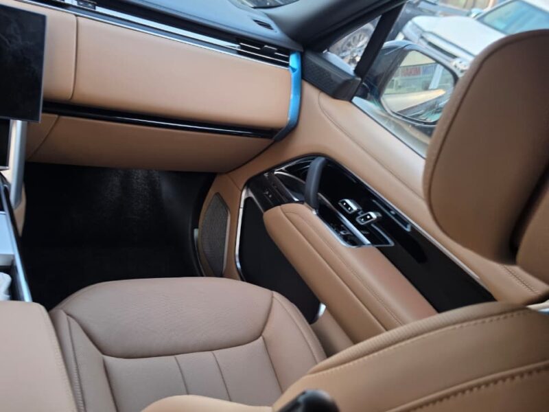 2027 Land Rover RANGE ROVER 4.4 Litres 8 Cylinders Twin Turbo Petrol Engine Black Tan SUV