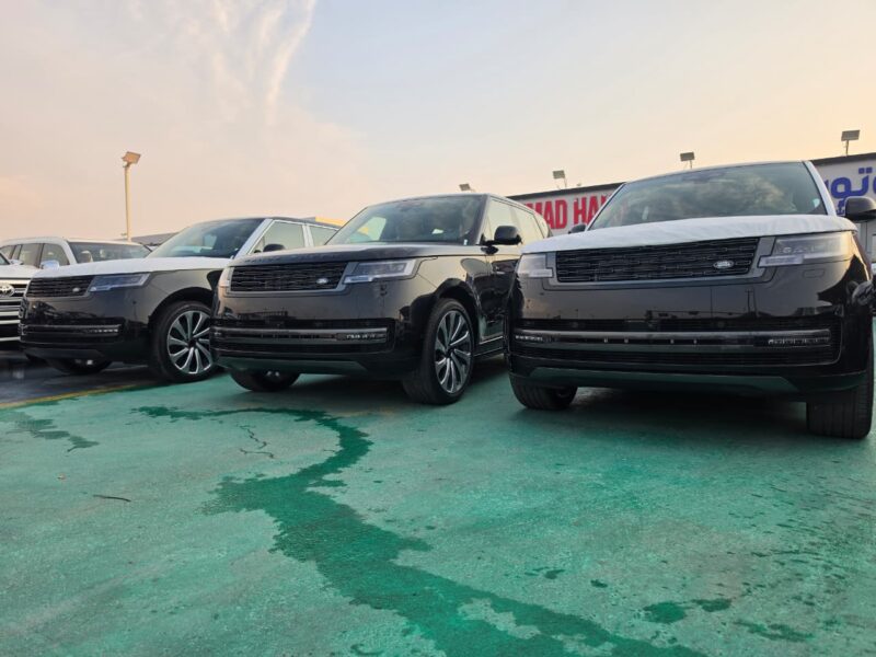 2027 Land Rover RANGE ROVER 4.4 Litres 8 Cylinders Twin Turbo Petrol Engine Black Tan SUV