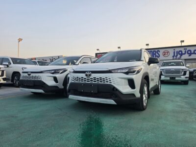 2027 TOYOTA COROLLA CROSS 2.0L 4 Cylinders HYBRID Engine White Black SUV GCC Specs