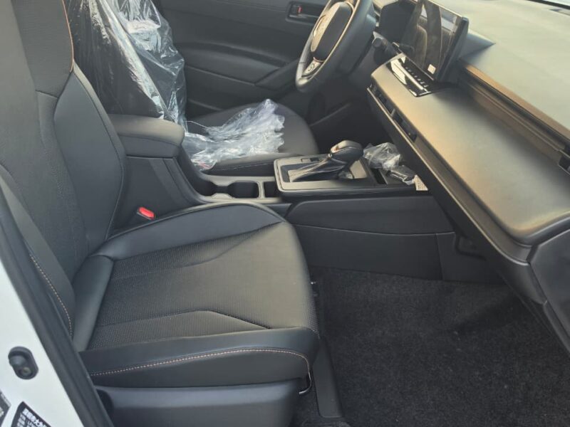 2027 TOYOTA COROLLA CROSS 2.0L 4 Cylinders HYBRID Engine White Black SUV GCC Specs