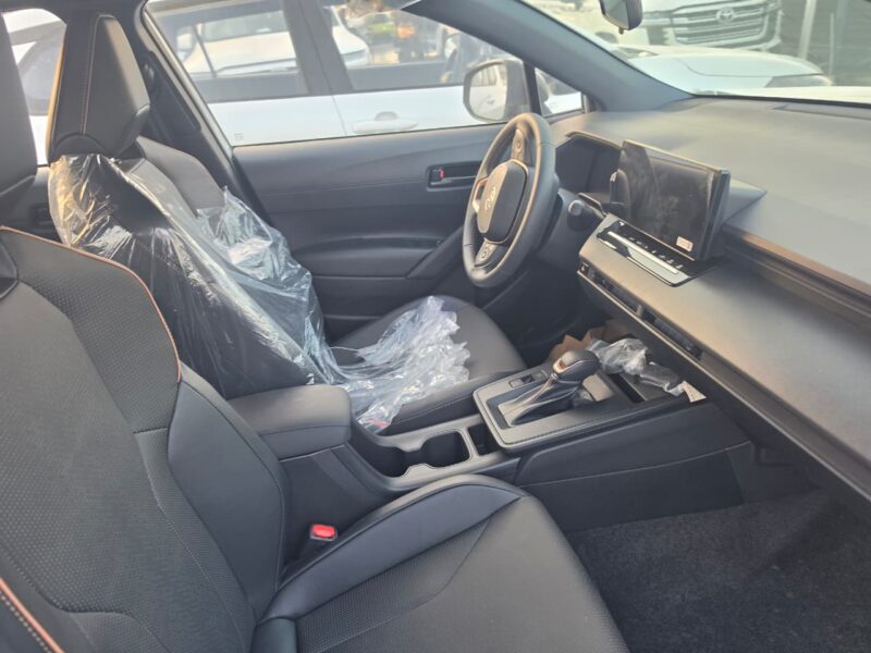 2027 TOYOTA COROLLA CROSS 2.0L 4 Cylinders HYBRID Engine White Black SUV GCC Specs