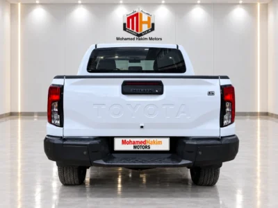 2027 TOYOTA HILUX DC 2.8L 4 Cylinders Turbo Diesel Engine White Black Pickup Truck 4X4