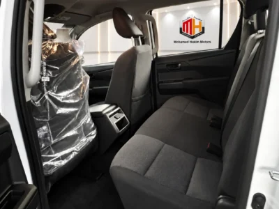 2027 TOYOTA HILUX DC 2.8L 4 Cylinders Turbo Diesel Engine White Black Pickup Truck 4X4