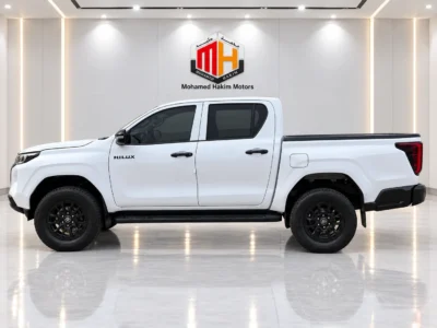 2027 TOYOTA HILUX DC 2.8L 4 Cylinders Turbo Diesel Engine White Black Pickup Truck 4X4