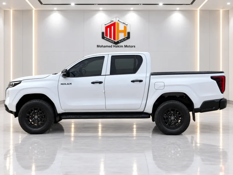 2027 TOYOTA HILUX DC 2.8L 4 Cylinders Turbo Diesel Engine White Black Pickup Truck 4X4