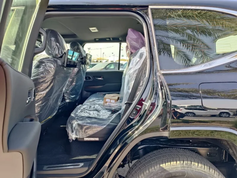 2022 Toyota Land Cruiser GXR 3.3L 6 Cylinders Diesel Twin-Turbo Engine Black SUV GCC