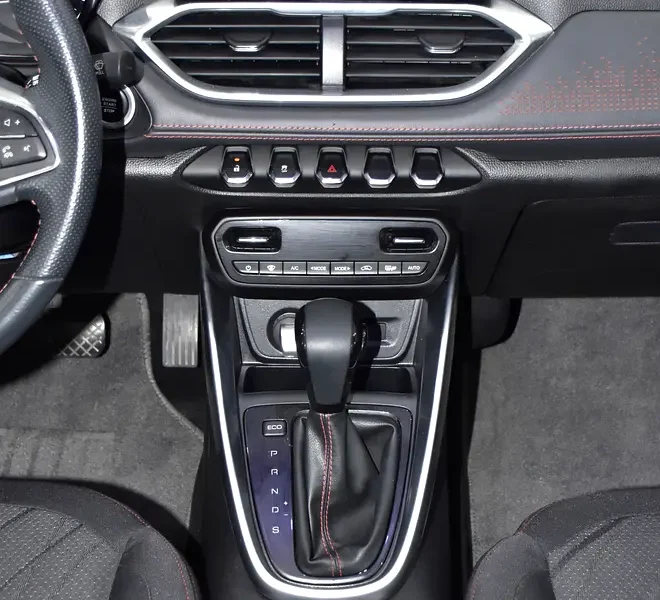 2022 Chevrolet Groove Premier 4 Cylinders Petrol Engine Silver Black Crossover GCC Specs
