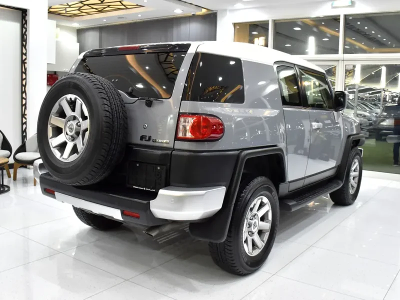 2023 Toyota FJ Cruiser GXR 4.0 Litres 6 Cylinders Petrol Engine Silver Black SUV GCC Specs
