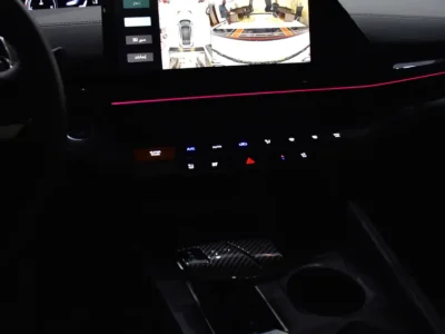 2025 Changan UNI-V 2.0-liter turbocharged 4-cylinder Petrol Engine White Black Sedan GCC