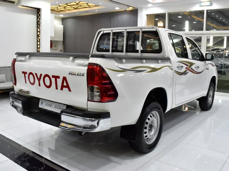 2025 Toyota Hilux Double Cab DLS 4 Cylinders Diesel Engine White Maroon Pickup Truck GCC