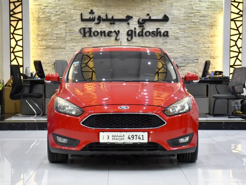 2015 Ford Focus SE 2.0 Litres Inline-4 Petrol Engine Red Black Hatchback GCC Specs