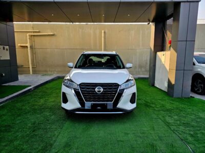 2022 Nissan Kicks SV 1.6 Litres 4 Cylinders Petrol Engine White Black SUV GCC Specs