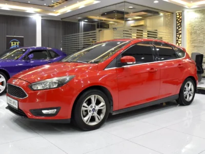 2015 Ford Focus SE 2.0 Litres Inline-4 Petrol Engine Red Black Hatchback GCC Specs