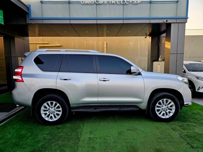 2016 Toyota Prado VXR 2.7 Litres V4 Petrol Engine Silver Tan SUV GCC Specs Automatic