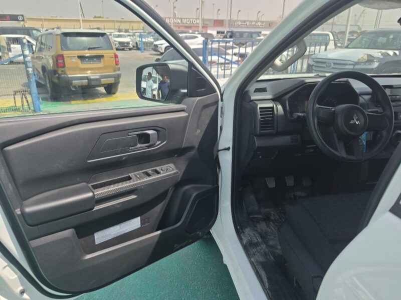 2027 MITSUBISHI L200 DOUBLE CAB 2.4L 4 Cylinders DIESEL MANUAL White Black Pickup