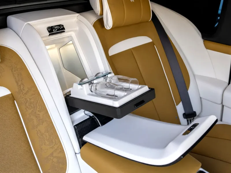 2025 Rolls-Royce Cullinan Black Badge 6.75L Twin-Turbocharged V12 Engine Green SUV GCC