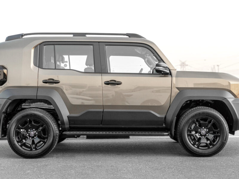 2027 Toyota Land Cruiser FJ 2.7 Litres 4-Cylinder Petrol Engine Green Black SUV GCC Specs