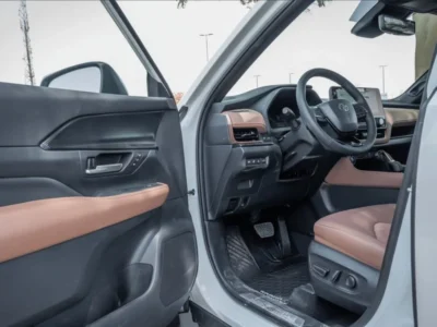 2027 Toyota Grand Highlander Platinum Hybrid MAX 2.4L 4 Cylinders Engine White Brown SUV