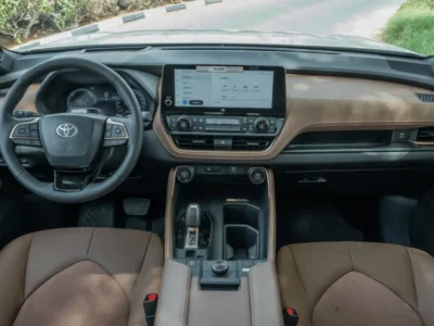 2027 Toyota Grand Highlander Platinum Hybrid MAX 2.4L 4 Cylinders Engine White Brown SUV
