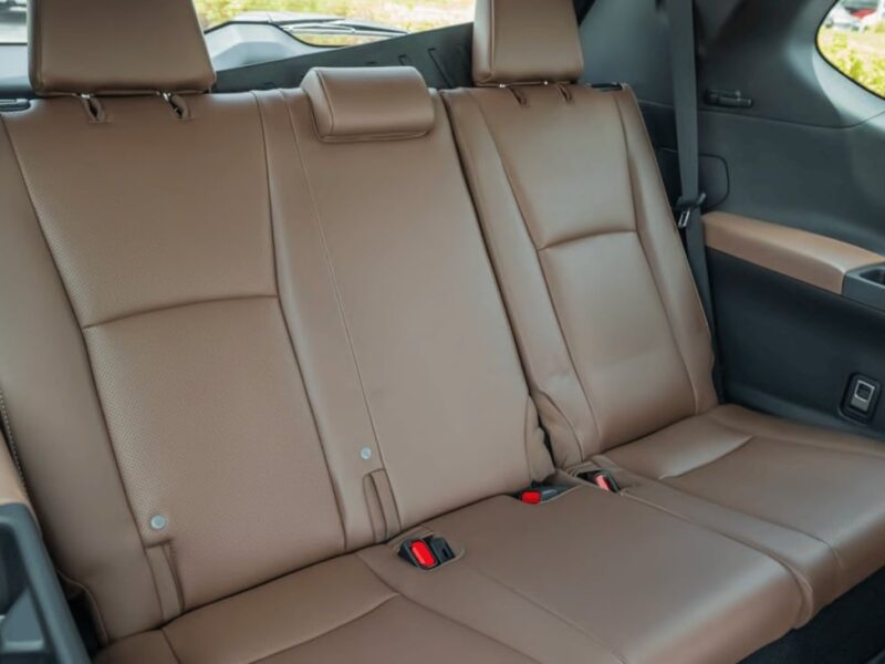 2027 Toyota Grand Highlander Platinum Hybrid MAX 2.4L 4 Cylinders Engine White Brown SUV