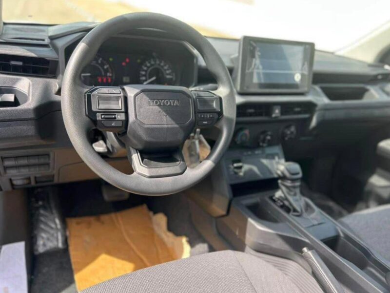 2027 TOYOTA HILUX DC 2.7L 4 Cylinders Petrol Engine Blue Black Pickup Truck Automatic