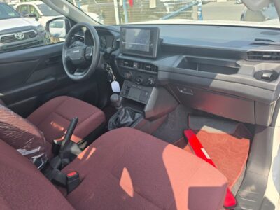 2027 TOYOTA HILUX SC 2.7L 4 Cylinders Petrol Engine White Red Pickup Truck Manual