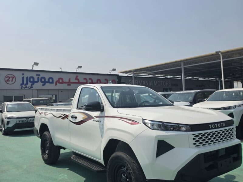 2027 TOYOTA HILUX SC 2.7L 4 Cylinders Petrol Engine White Red Pickup Truck Manual