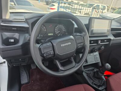 2027 TOYOTA HILUX SC 2.7L 4 Cylinders Petrol Engine White Red Pickup Truck Manual