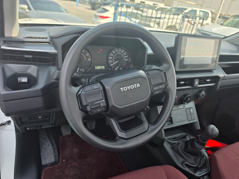 2027 TOYOTA HILUX SC 2.7L 4 Cylinders Petrol Engine White Red Pickup Truck Manual