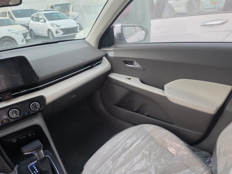 2027 HYUNDAI ACCENT 1.5 Litres 4 Cylinders Petrol Engine White Beige Sedan GCC Specs
