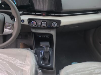 2027 HYUNDAI ACCENT 1.5 Litres 4 Cylinders Petrol Engine White Beige Sedan GCC Specs