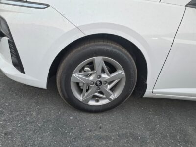 2027 HYUNDAI ACCENT 1.5 Litres 4 Cylinders Petrol Engine White Beige Sedan GCC Specs