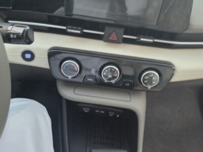 2027 HYUNDAI ACCENT 1.5 Litres 4 Cylinders Petrol Engine White Beige Sedan GCC Specs