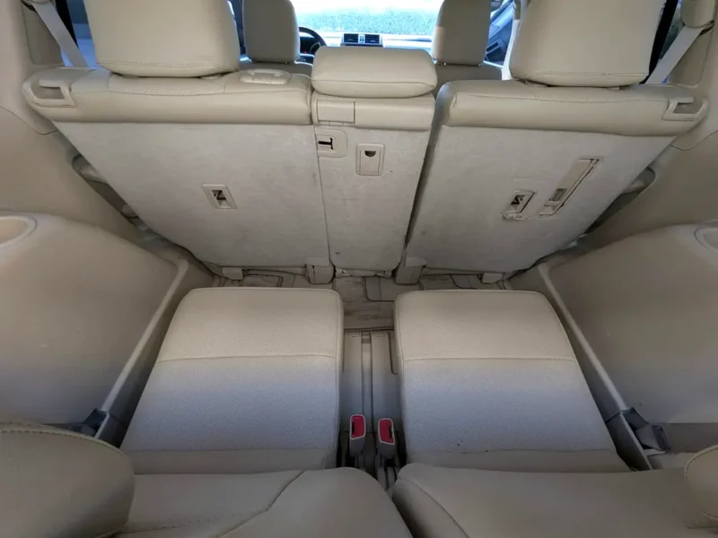 2016 Toyota Prado EXR 2.7 Litres 4-Cylinder Petrol Engine White Beige SUV GCC Specs