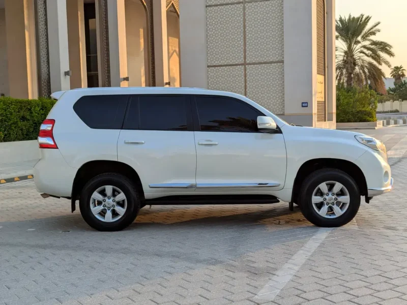 2016 Toyota Prado EXR 2.7 Litres 4-Cylinder Petrol Engine White Beige SUV GCC Specs