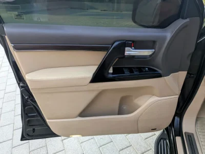 2015 Toyota Land Cruiser VXR 2026 Facelift 4.6L V8 Petrol Engine Black Beige SUV GCC