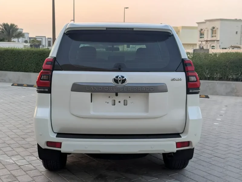 2018 Toyota Prado EXR 2.7 Litres 4-Cylinder Petrol Engine White Beige SUV GCC Specs