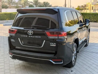 2015 Toyota Land Cruiser VXR 2026 Facelift 4.6L V8 Petrol Engine Black Beige SUV GCC