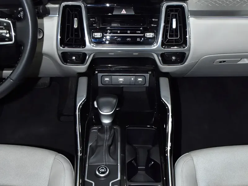 2023 Kia Sorento LX Premium 4 Cylinders Petrol Engine Silver Beige SUV GCC Specs