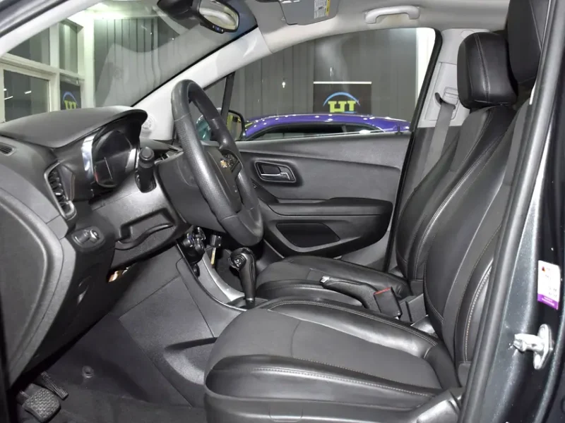2019 Chevrolet Trax LT 4 Cylinders Petrol Engine Grey Black Crossover American Specs