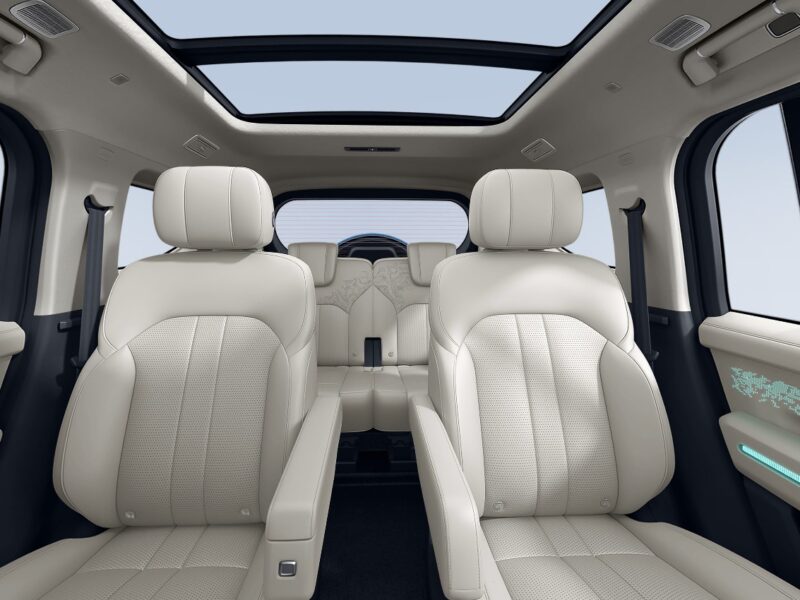 2027 Jetour G700 Top Fire 2.0T Plug-in Hybrid 4 Cylinders Engine White Beige SUV