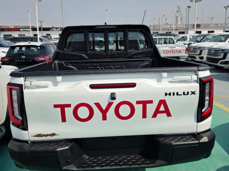 2027 TOYOTA HILUX GLX DC 2.7L 4 Cylinders Petrol Engine White Red Pickup Truck GCC