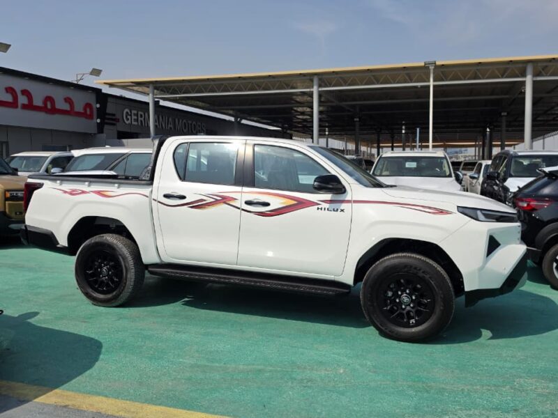 2027 TOYOTA HILUX GLX DC 2.7L 4 Cylinders Petrol Engine White Red Pickup Truck GCC