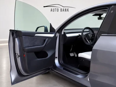 2024 Tesla Model Y Performance Grey White All-Electric Dual-Motor AWD SUV GCC Specs