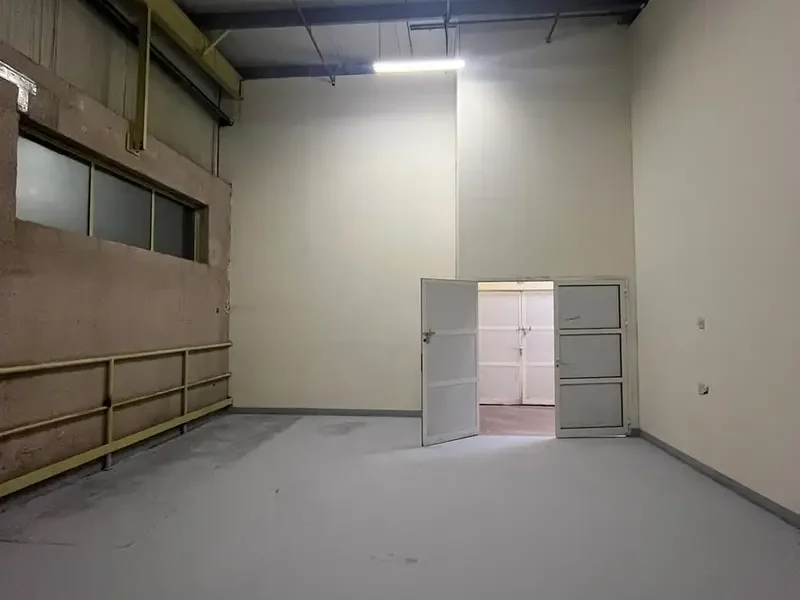 290 sqft Al Quoz Industrial Area 4 WAREHOUSE AVAILABLE FOR RENT ON GROUND FLOOR