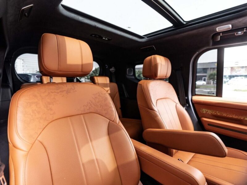2027 Jetour G700 Flagship 2.0 Litres Plug-in Hybrid 4 Cylinders Engine White Brown SUV