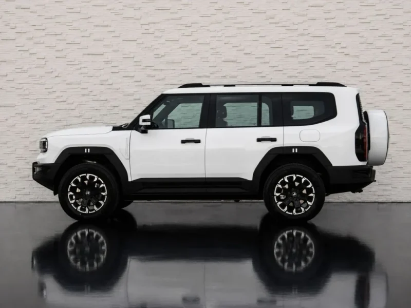 2027 Jetour G700 Flagship 2.0 Litres Plug-in Hybrid 4 Cylinders Engine White Brown SUV