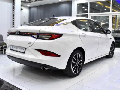 2023 JAC J7 Luxury 4 Cylinders Petol Engine White Brown Sedan GCC Specs Automatic